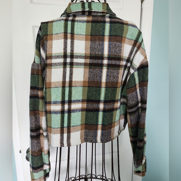 Adele B. Plaid Cropped Shacket - Picture 7 of 14
